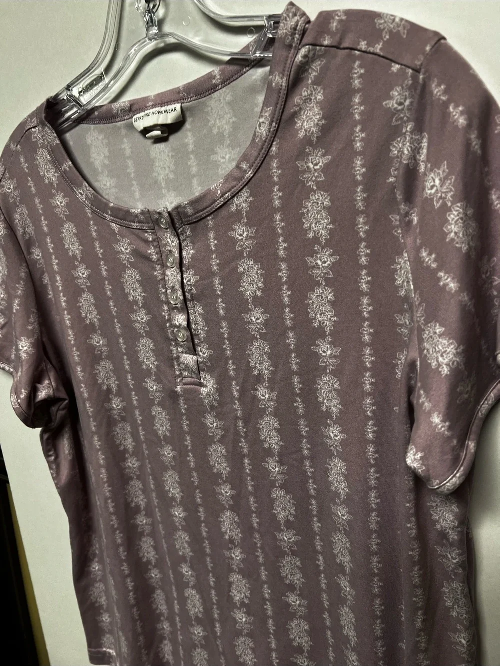 BERKSHIRE HOMEWEAR PETITE SMALL LIGHT LILAC AND WHITE PATTERNED 2 PC PJ SET.